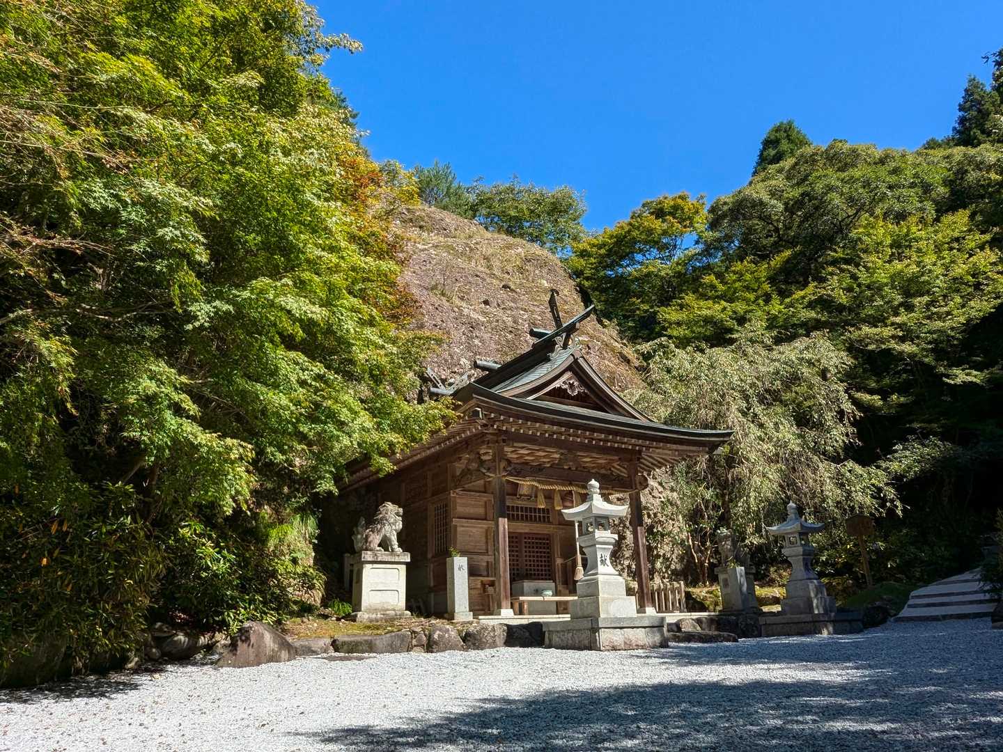 英彦山は古くは天台宗が入り、神仏習合として日本の神様と仏様が合わさった「英彦山大権現」が祀られていたらしいです。