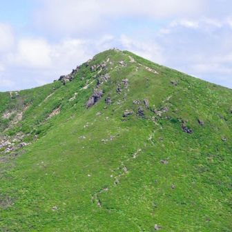 中岳。緑が美しい。