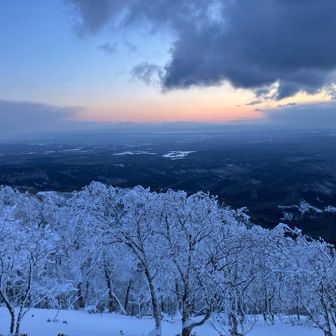 うーん。あかるくなってきたけど、今日の日の出は無理っぽいねー😅

