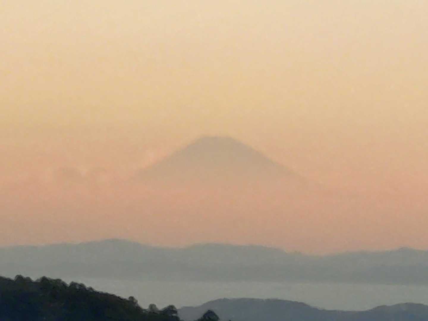 浮かび上がる富士山〜✨
今日は🗻会えないと思ったので嬉しい〜☺
