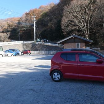 嵐山渓谷観光駐車場。無料です。
トイレもあります。