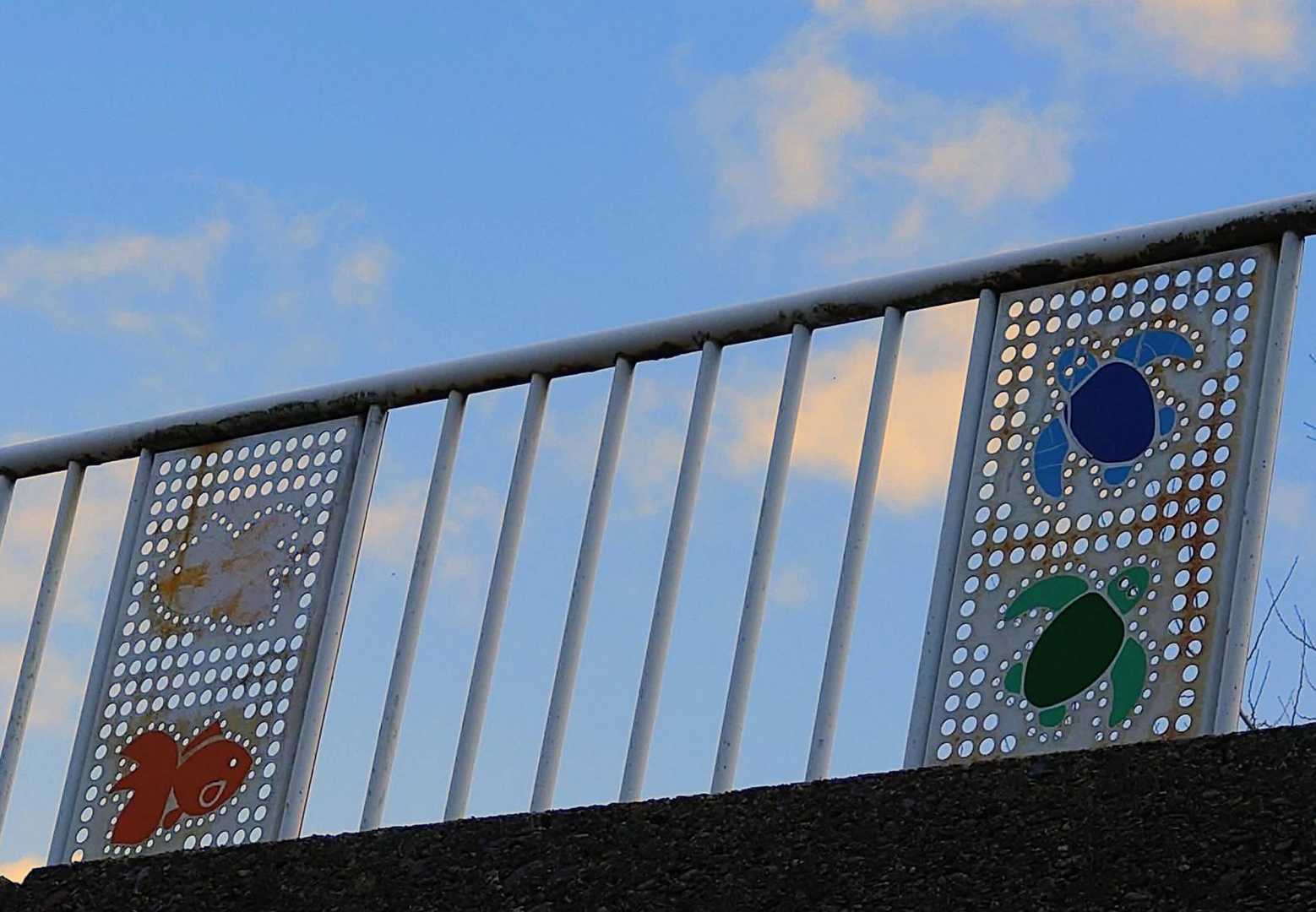 小学校の前を通り