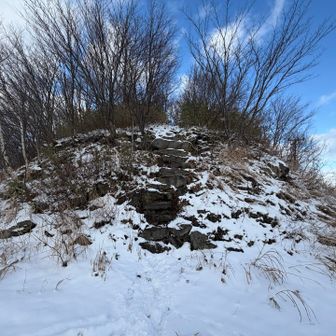 三菱山山頂への道