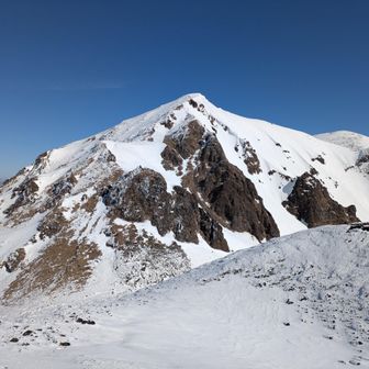 男岳左側の岩稜を登ります🦵👍。