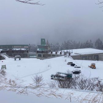 氷ノ山自然ふれあい館の駐車場
