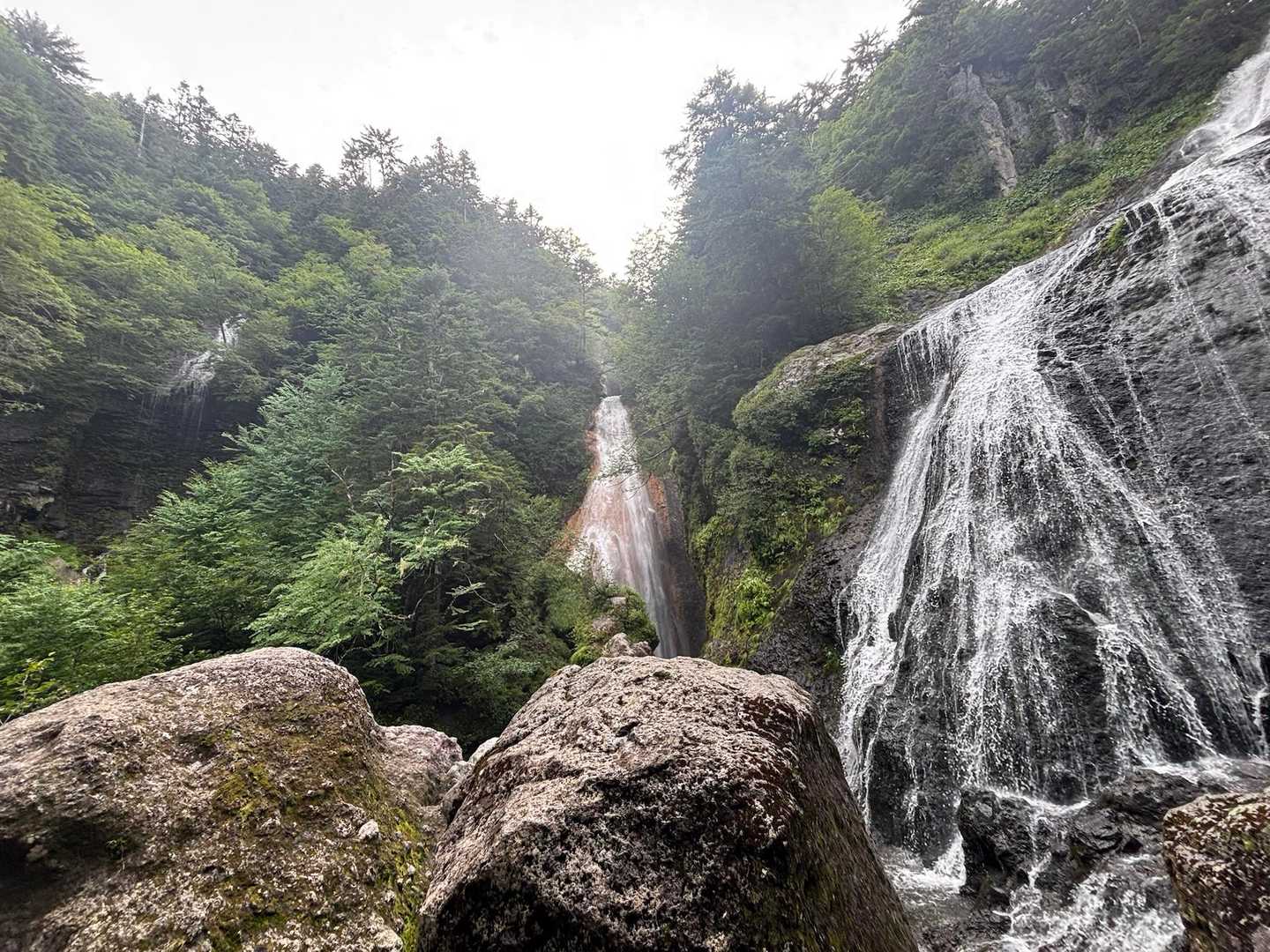 水源が違うのに、ここで合流、確かに凄い。