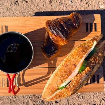 ヨシダベーカリーさんのパンでランチ