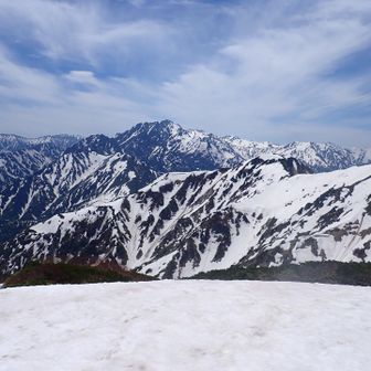やりました❣️
毛勝山山頂です。
感無量🥹
裏劔がドーーーン💥
そこから後立山連峰が..親不知まで🤗