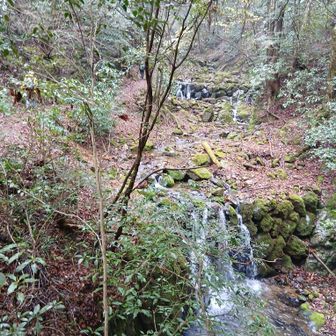 ちいさな滝が段々に