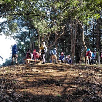 出穂岳山頂にて