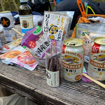 担ぎ上げた食材の数々。
後泊にしてほんとよかった。
近くにいた地元の方に赤城山について教えてもらった。行っちゃう⁈