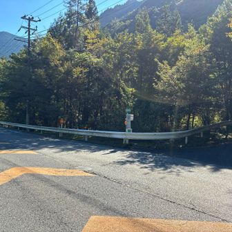 道湯川橋のバス停
ここは停まるバスが少ないので、小広峠バス停まで10分くらい歩きます
