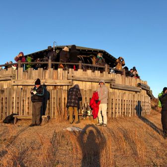 東屋付近に居る人達〜