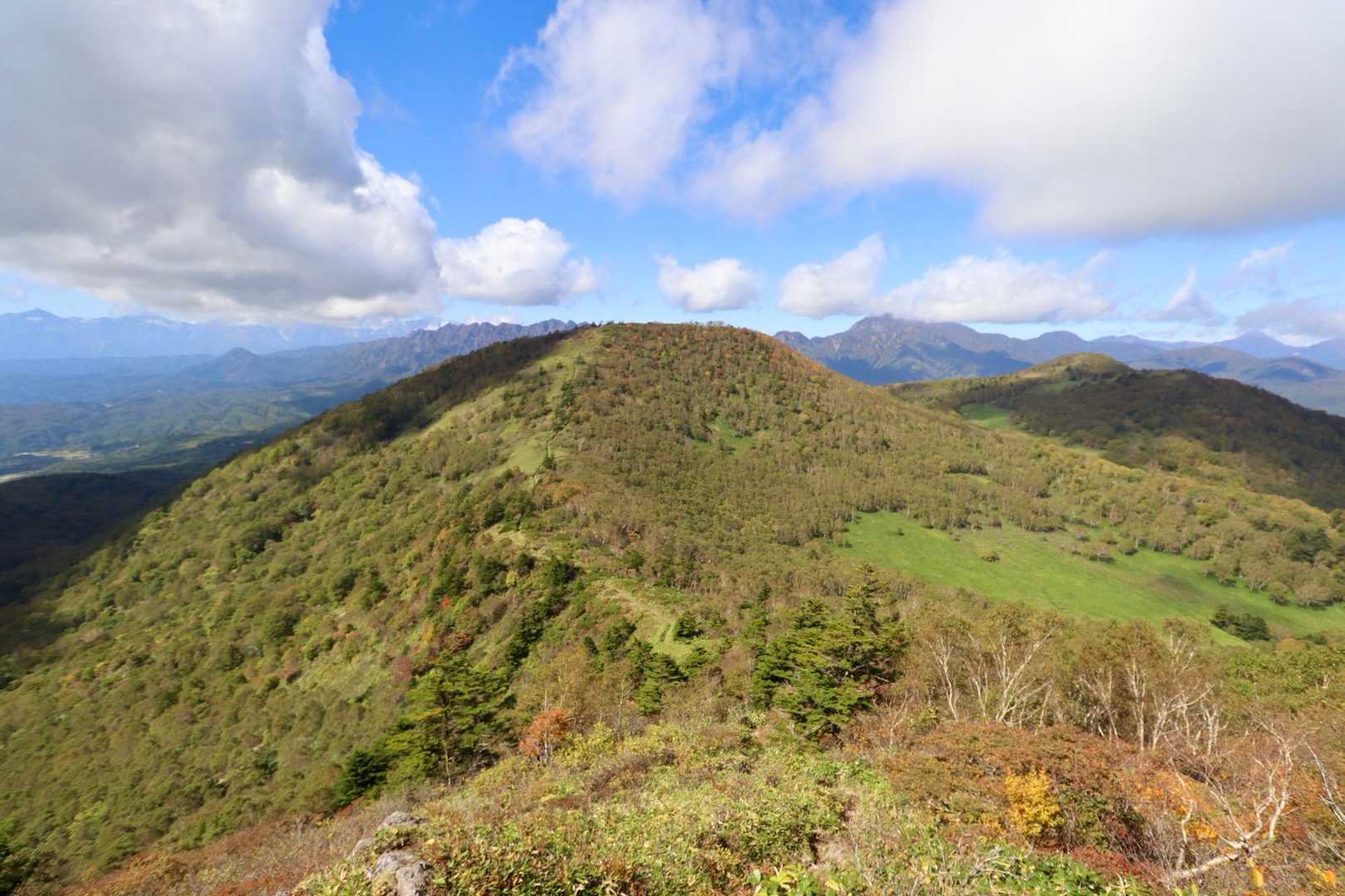 飯縄山から瑪瑙山へ下ります
