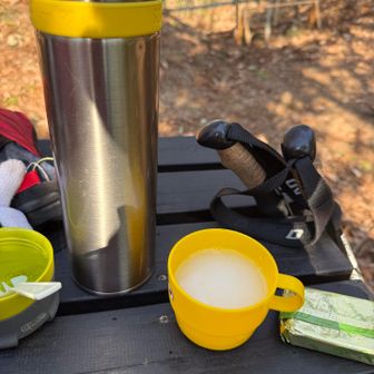 縦走路の杉峠に戻って甘酒と携帯食😌