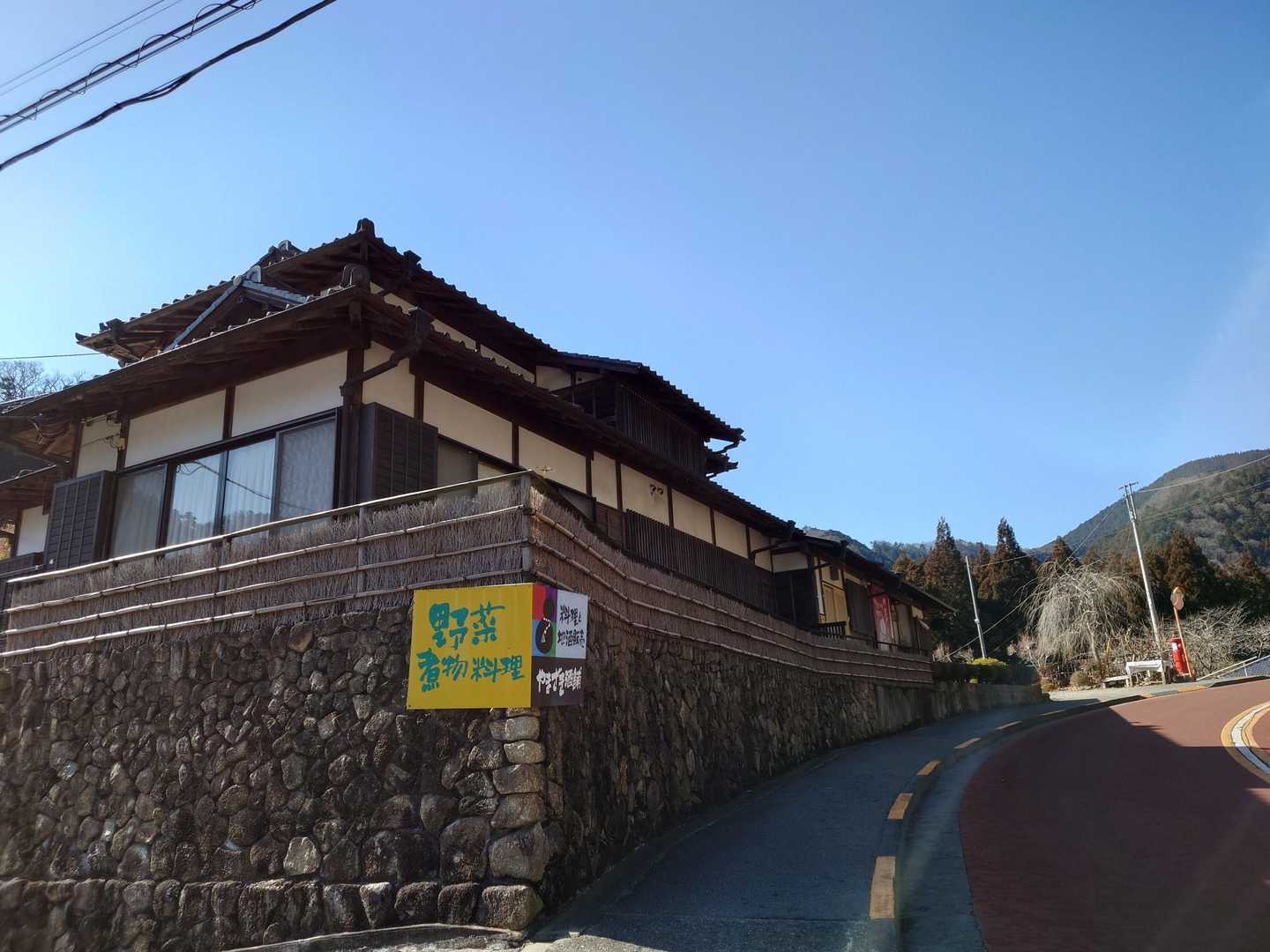 温泉ソムリエガイドさんも絶賛「やまざき酒舗」
もともと酒屋さんだったそう。