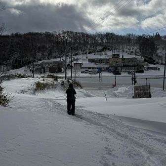 中山峠の喜茂別岳登山口から。