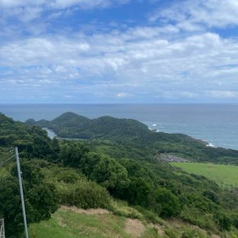 あっちは馬の背という観光地