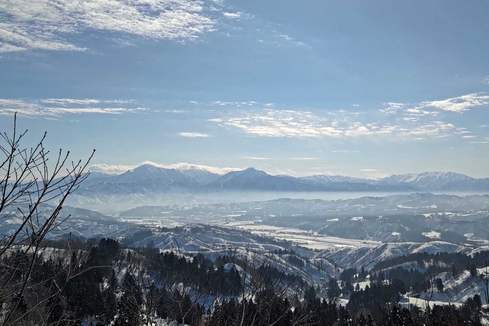 山頂から越後三山方面