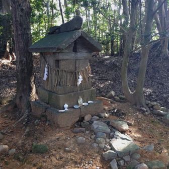 古い石祠があったので、こちらにも参拝して感謝を申し上げました
※帰宅後に調べてみるとコチラは
『上高宮』とのこと