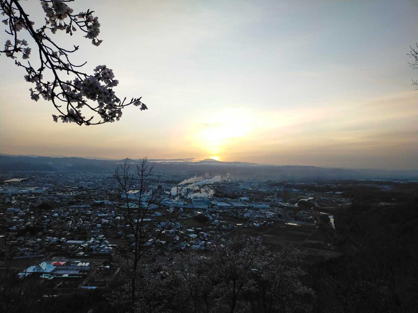 恵那山の右側から日の出