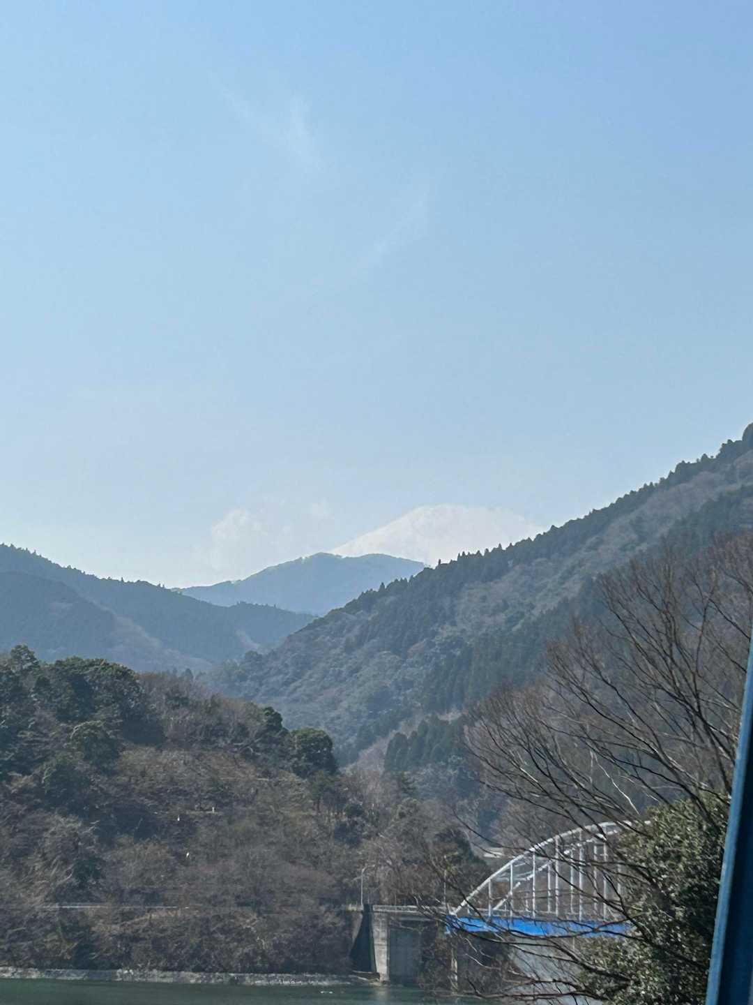 富士山霞んでる〜
花粉と黄砂とダブルだね