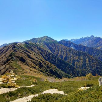 いよいよ、大天井岳へ！　稜線が良い感じ👍️