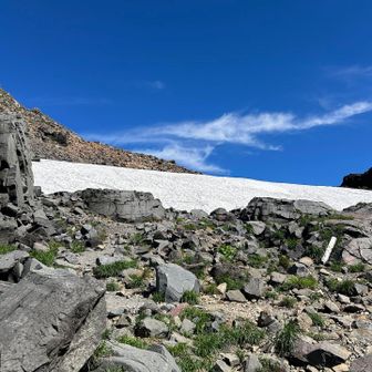 スノーブリッジは、ほぼ解けちゃってますね
昨年の9月に来た時は雪は全く残っていませんでしたが、今年は年を越すんじゃないかなー