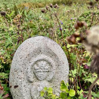 天狗原山手前に道祖神の石仏がありました。
