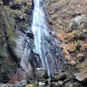 本棚の滝だよ!!
写真では迫力が伝わらない!!
見に来て良かった😆
音も水量も想像以上の大迫力ですね✌️
うん、大満足✌️