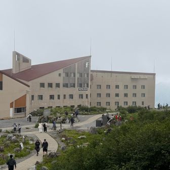 室堂ターミナル登頂👏
ホテル立山のこの看板も見納めです🥹

室堂ではいつも慌ただしくなりますが  
念願叶った充実した一日となりました☺️