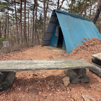 避難小屋があったり…
雷注意の看板も