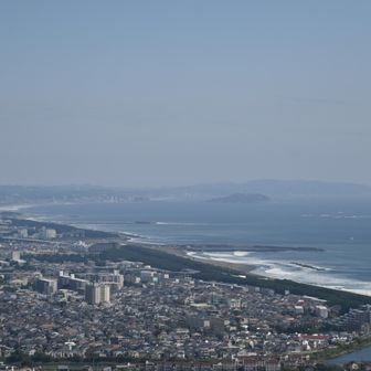 相模湾と奥に江の島