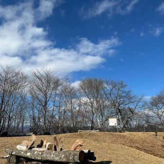 再び扇山山頂。
晴れているのに...富士山は見えなくなってました。
