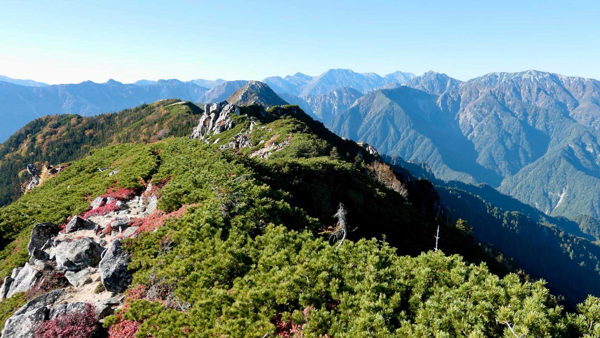 明日行く唐沢岳は近そうで遠い山