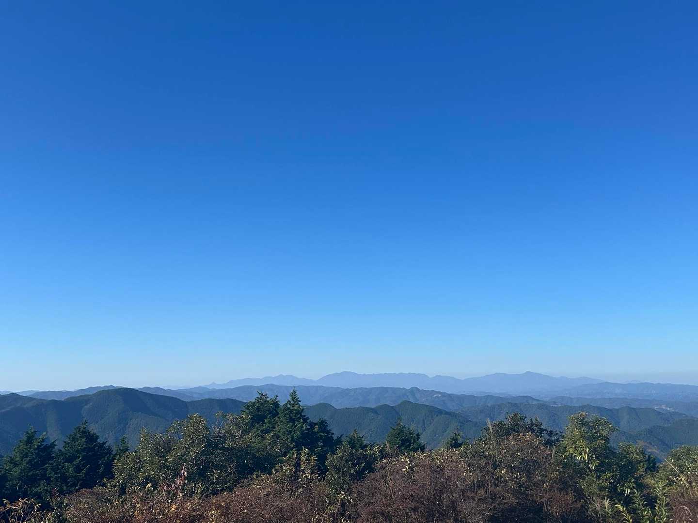 山頂からは祖母、阿蘇、九重が一望できます✨