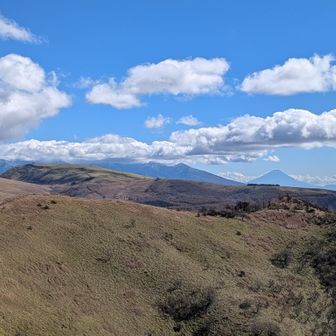 ここの稜線歩いていけば、八島湿原