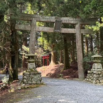 観光で　山頂⛰️まで車🚗・バイク🏍️で来ている方も多い😊