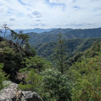 鎖場から振り返って。手袋は必須のコースです。