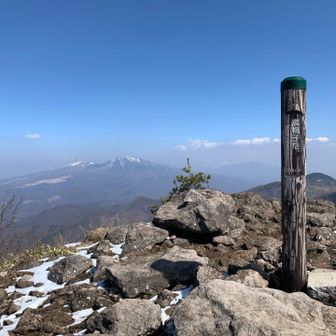 烏帽子岳に着くと、四阿山カッコよき。