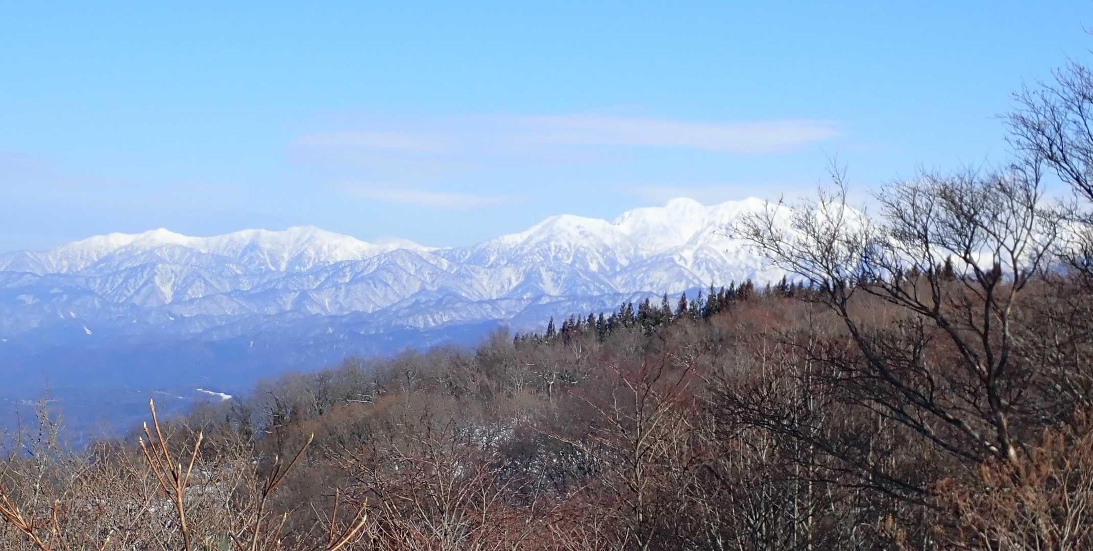 さらにズーム…駒ヶ岳から毛勝三山✨