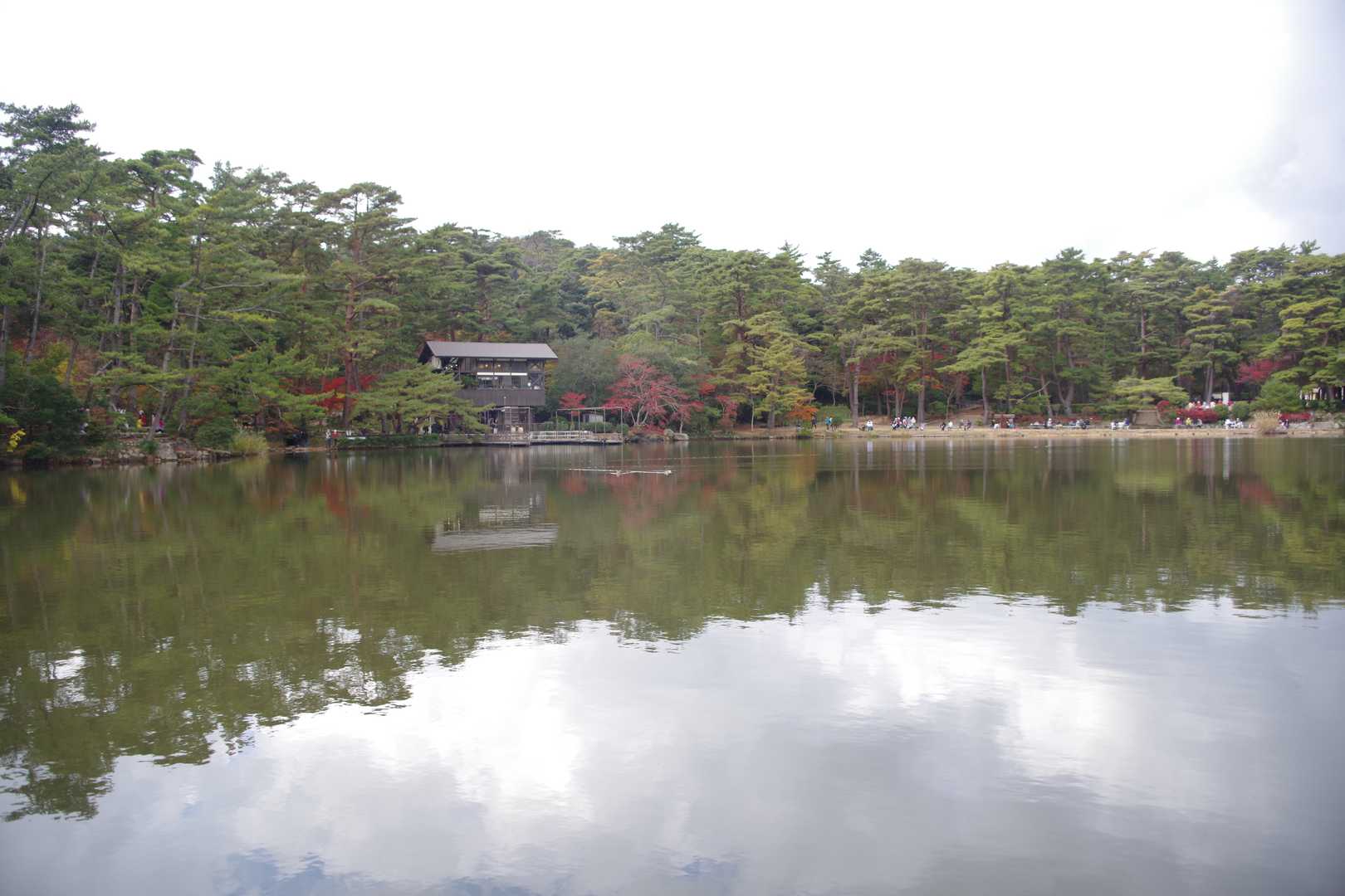 修法ヶ原池