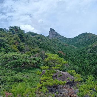 往路、屏風岩上部。
屏風岩からの獅子岩。