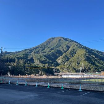 種まき権兵衛の里に駐車して、目の前の便石山へ
駐車場にトイレ有り