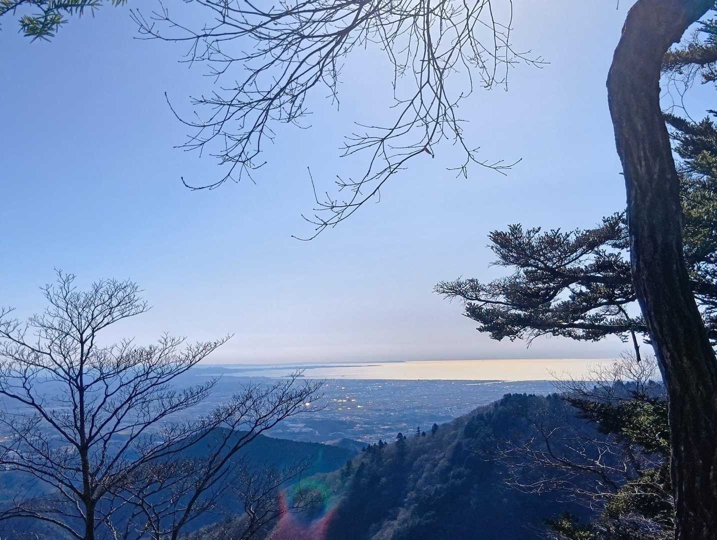 相模湾が朝日に照らされて美しい 海が見えるのも東丹沢の良いところ
