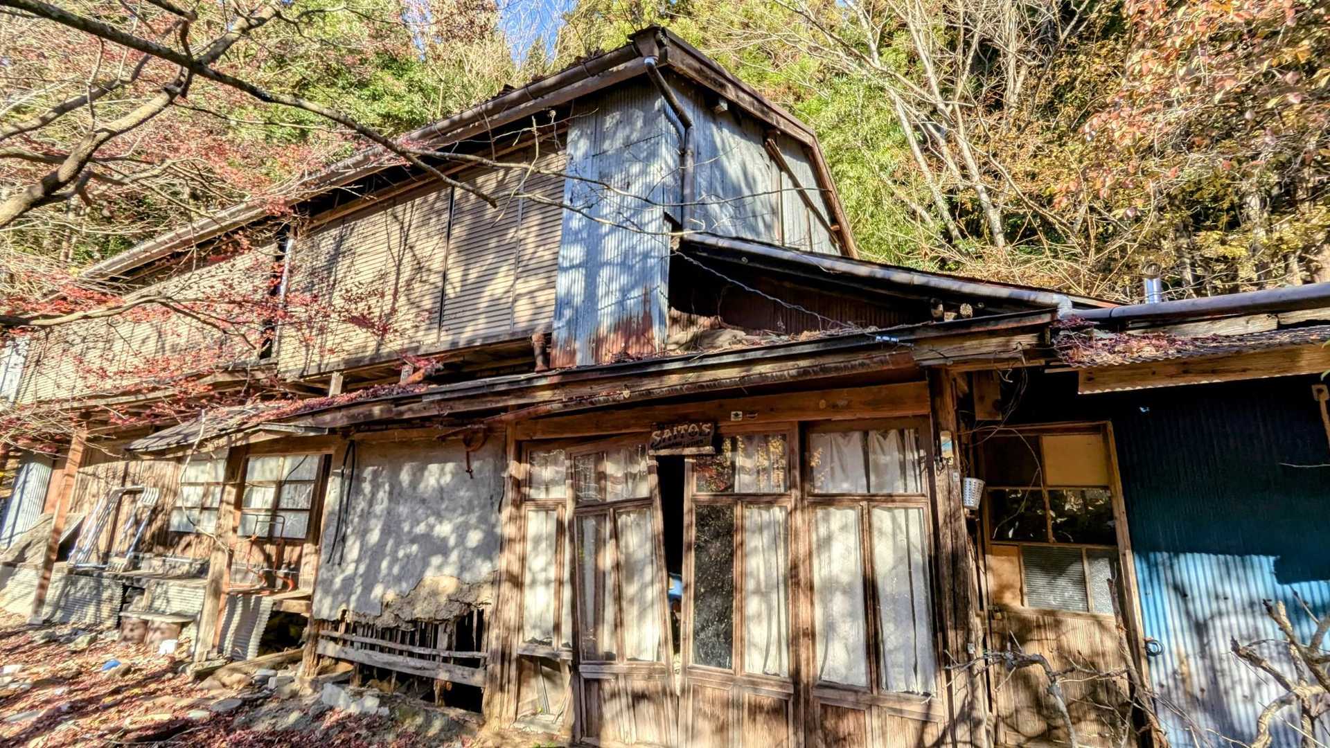 みなさんのレポで見かける廃墟を通ります。
ここには載せないけど、手作りぽい木彫りのオシャレ表札残ったままでした🥺