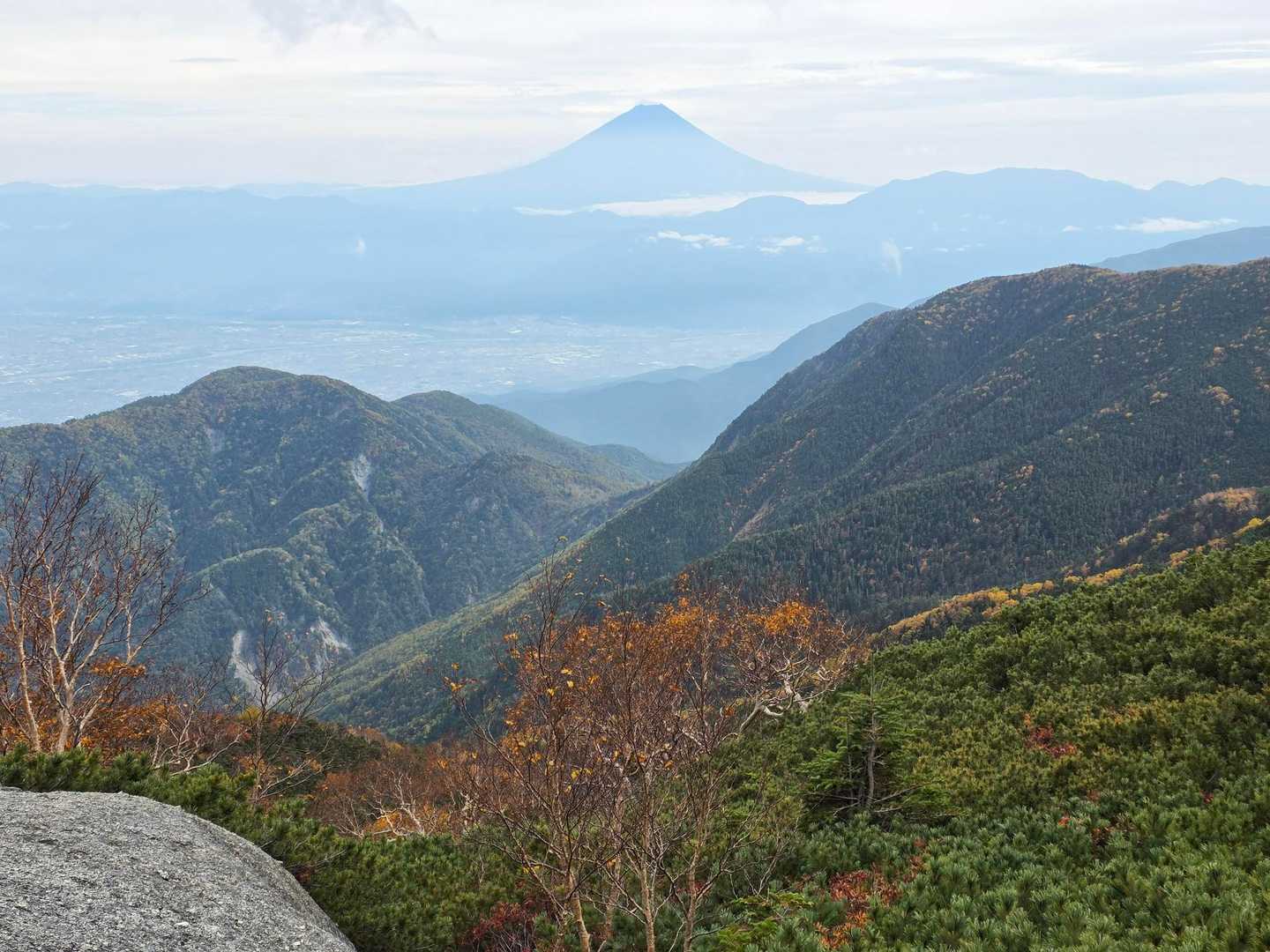 鳳凰三山周回 | 南アルプスの清流が織りなす滝から、奇岩が連なる白砂青松の稜線への写真