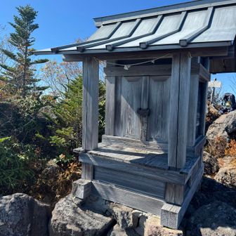 山頂の祠