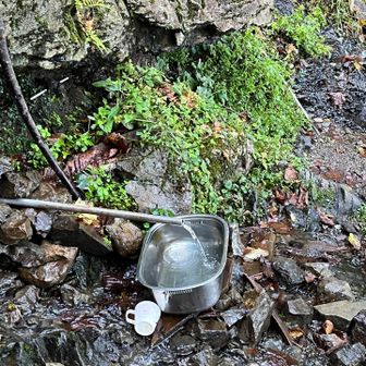 七ツ石小屋近くの水場で喉を潤しました