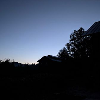 4時前に夜が明けてきた